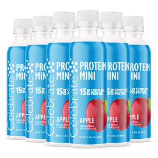 Více lahviček Celebrate Protein Mini s jablečnou příchutí na bílém pozadí