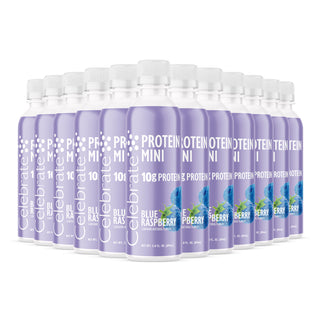 Více nádob Protein Mini s příchutí modré maliny na bílém pozadí